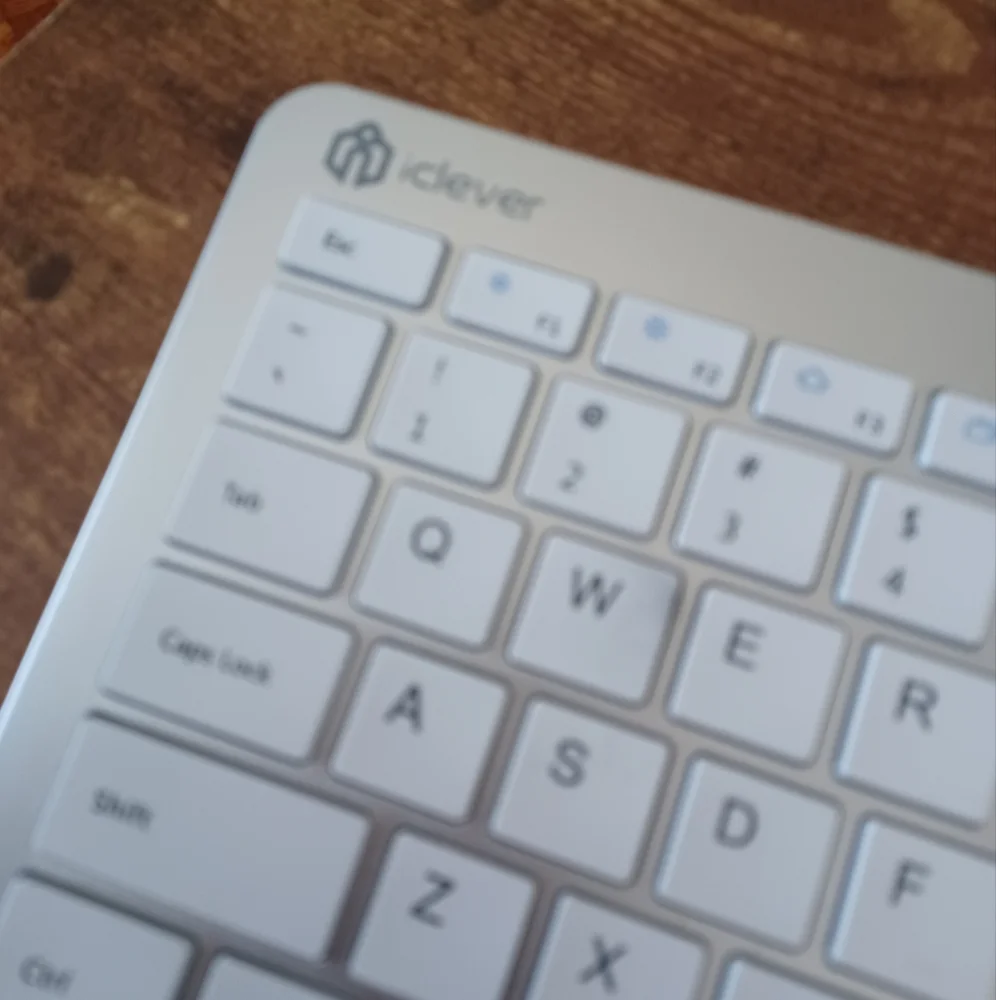 iClever wireless keyboard